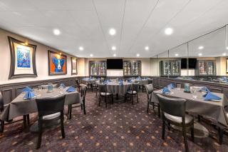 Wyndham Riverfront Hotel - 1