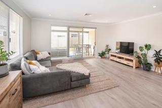 Jetty Retreat- minutes to town and beach - 0