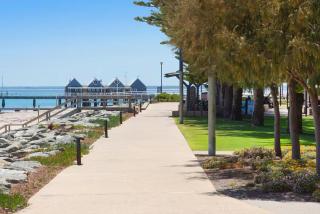 Jetty Retreat- minutes to town and beach - 9