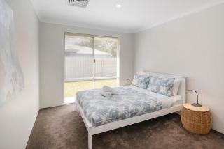 Jetty Retreat- minutes to town and beach - 3
