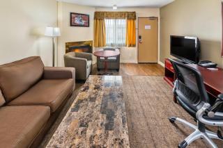 Econo Lodge Inn & Suites High Level - 2