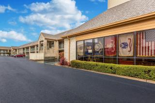 Econo Lodge Naval Station Norfolk - 8