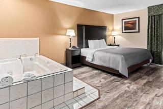 Quality Inn & Suites - Granbury - 2