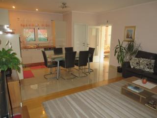 Apartment Simaris - spacious with terrace and sea view - Šibenik - 9