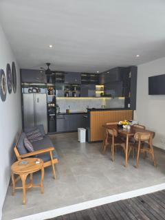 Sunflower Bali Villa 3BR Legian Double Six Beach - 4
