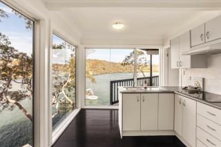 Breathtaking Waterfront Retreat- Studio Apartment - - 0