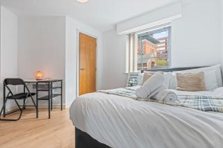 Cosy Ensuite by Canal - Steps to City Hotspots - 1