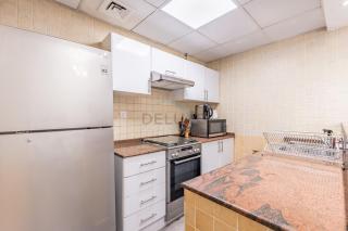 Metro-Accessible 2BR, Easy Reach to Marina Mall and JBR Beach, Featuring Stunning SZR & City Views, Marina Diamond 2, Dubai Marina by Deluxe Holiday Homes - 2