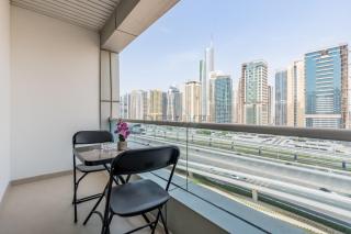 Metro-Accessible 2BR, Easy Reach to Marina Mall and JBR Beach, Featuring Stunning SZR & City Views, Marina Diamond 2, Dubai Marina by Deluxe Holiday Homes - 9