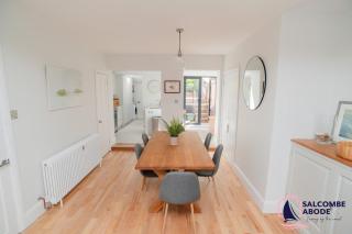 Stylish Coastal 3 Bed Haven - Close to town - 4