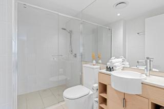 Broadbeach apartment level 10 with Beach Views - 5