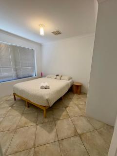 Seacrest - Spacious Beachside Retreat - Bunbury - 8