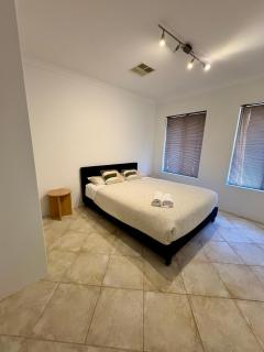 Seacrest - Spacious Beachside Retreat - Bunbury - 6