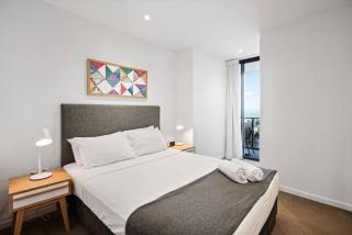 Broadbeach apartment level 10 with Beach Views - 9