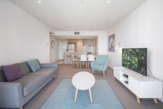 Broadbeach apartment level 10 with Beach Views - 8