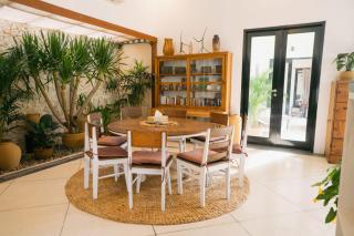 Splendid 3 BR villa with large pool and garden - 7