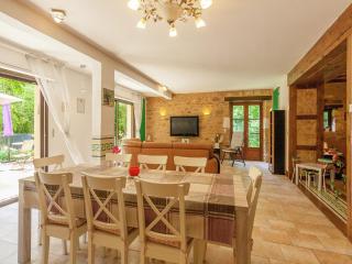 Spacious farmhouse with private heated pool in a rustic garden - 8