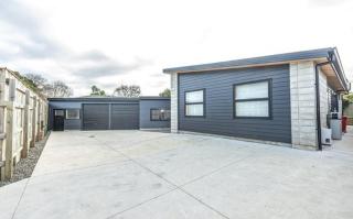 Home in Whanganui - 6