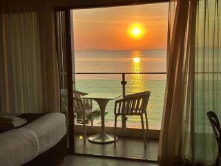 Golden Dragon Beach Resort Pattaya (Bang Lamung) - Pattaya (centre) - 0