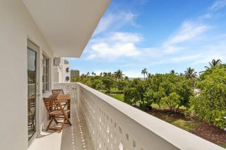 Spacious Studio with Roof Top Pool & Bar - 2