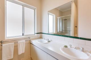 Seaside Serenity Villa - Spacious Dunsborough Stay - Dunsborough - 3
