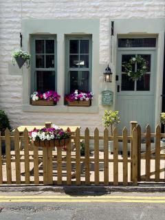 Historic 1600’s The Grocer’s Cottage - 0