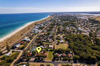 Willmott Beach House - Family-Friendly Escape - 8