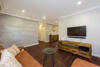 Willmott Beach House - Family-Friendly Escape - 1