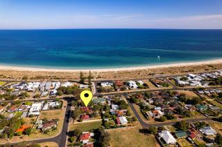 Willmott Beach House - Family-Friendly Escape - Geographe - 3