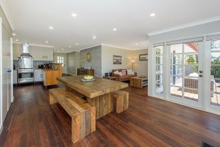 Willmott Beach House - Family-Friendly Escape - 3