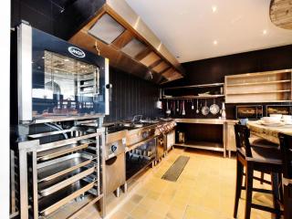 Fancy Holiday Home in Sainte-Cécile with Pool House & Indoor Pool - 9