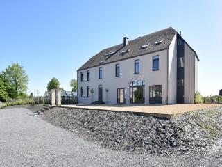 Fancy Holiday Home in Sainte-Cécile with Pool House & Indoor Pool - Sainte-Cécile - 1