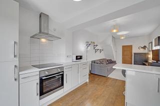 London Home with Garden and Parking near Stratford Station - Londra - 0