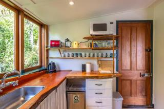 Splashing Tūi Cottage - - 3