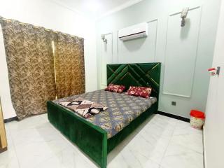 Luxurious Villa in Bahria Town Karachi - 0