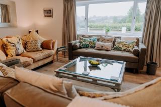 A Spacious Countryside Retreat for up to 16 Guests - 0