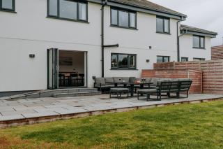 A Spacious Countryside Retreat for up to 16 Guests - 1