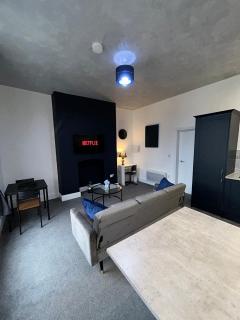 The Quayside Apartments - Central, Steps to Gloucester Quays, Parking and Smart TV - 5