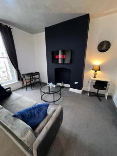 The Quayside Apartments - Central, Steps to Gloucester Quays, Parking and Smart TV - 3