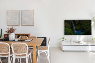 Designer Family Retreat with Pool Next to Cronulla - - 5