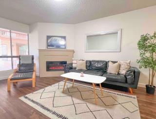 Prime Location and Stylish 1BR Apartment - Gym & Pool Access - 4