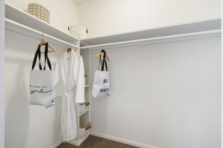 Prime Location and Stylish 1BR Apartment - Gym & Pool Access - San Diego - 2