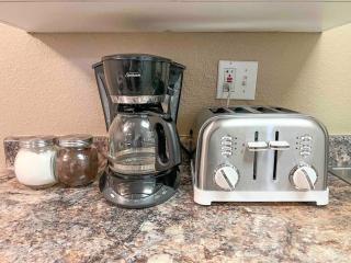 Prime Location and Stylish 1BR Apartment - Gym & Pool Access - San Diego - 3