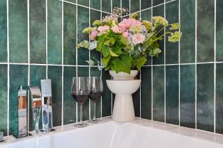 Lavie Maison Studio AC & Hot Tub - 8