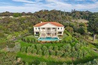 The Bay Crest Manor Views Pool Beach - Mount Eliza - 1