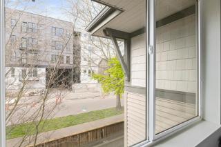 Blueground Univ Dist pet area elev nr UW SEA-861 - 7