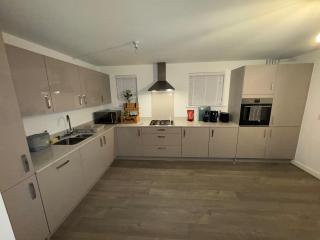Detached 4BR House - Private Garden, Garage & Parking - Perfect for Long Stays, Families, Contractors - Canterbury - 6