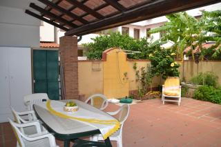 Casa Mimosa - Appartamento con giardino a 50 mt dal mare - 0