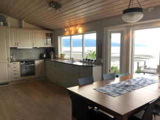 Charming sunlit hideaway with ocean view - Viggja - 6