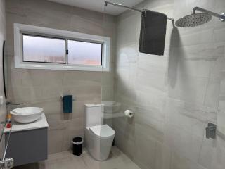 3Bed 2Bath home - Nth Central Reno metres from Hosp w Wifi - Shepparton - 6